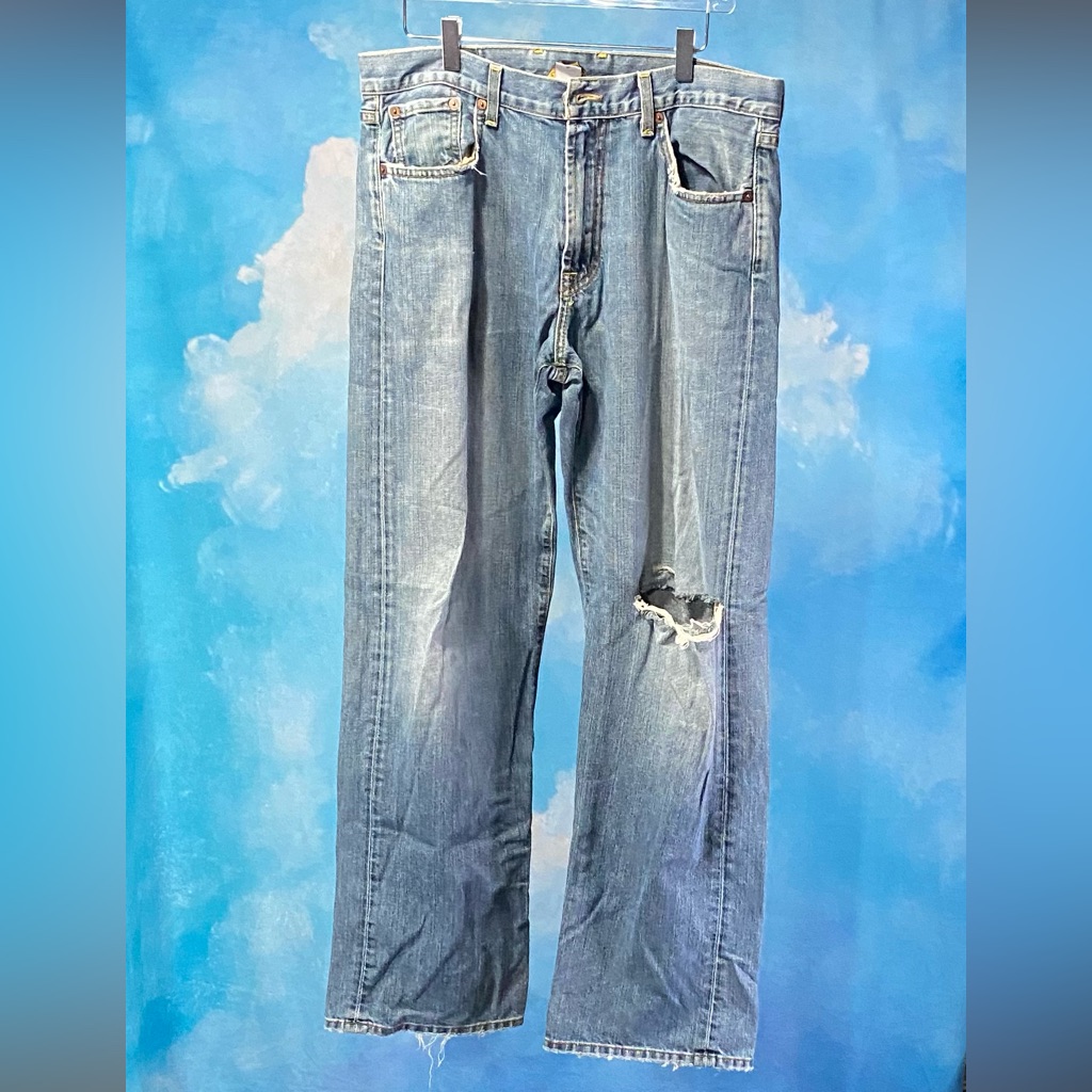 Distressed Lucky Brand Relaxed Jean  Sz 33